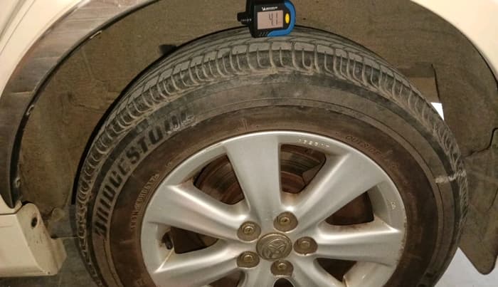 2011 Toyota Corolla Altis G PETROL, Petrol, Manual, 89,850 km, tyre