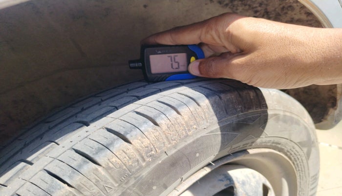 2011 Maruti Wagon R 1.0 LXI CNG, CNG, Manual, 3,55,028 km, tyre