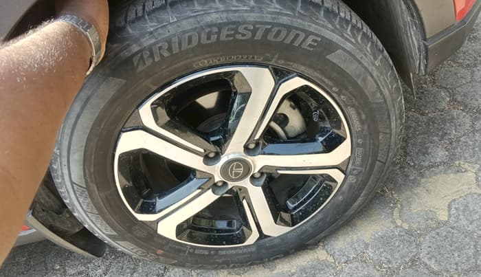 2021 Tata NEXON XZA PLUS SUNROOF PETROL, Petrol, Automatic, 39,967 km, tyre
