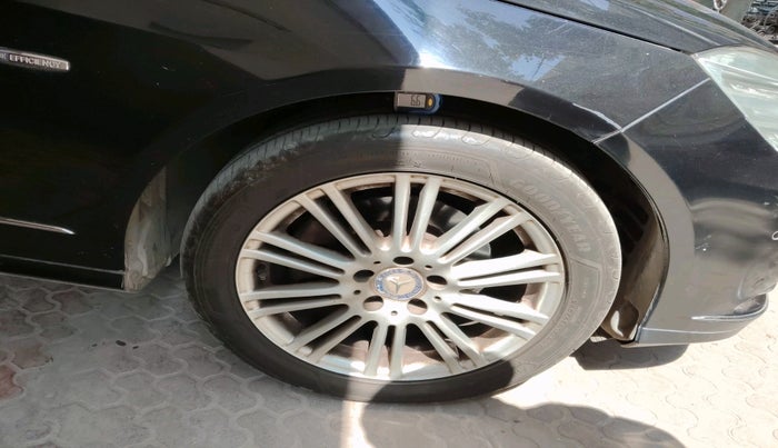 2010 Mercedes Benz E Class E200 CGI ELEGANCE, Petrol, Automatic, 62,902 km, tyre