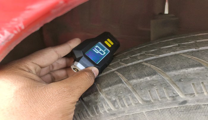 2014 Honda Brio VX AT, Petrol, Automatic, 88,119 km, tyre