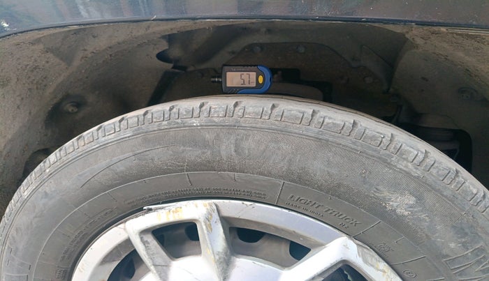 2017 Mahindra TUV300 T6, Diesel, Manual, 1,10,484 km, tyre