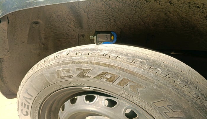 2017 Mahindra TUV300 T6, Diesel, Manual, 1,10,484 km, tyre