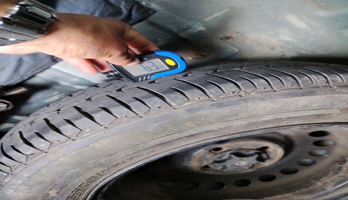 2011 Nissan Sunny XE, Petrol, Manual, 48,939 km, tyre