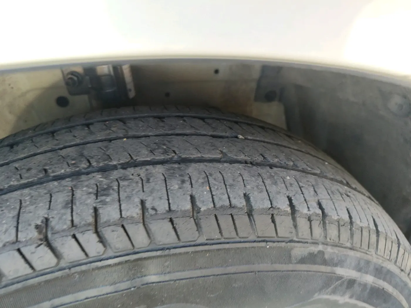 2012 Maruti Swift VXI, Petrol, Manual, 1,43,801 km, tyre