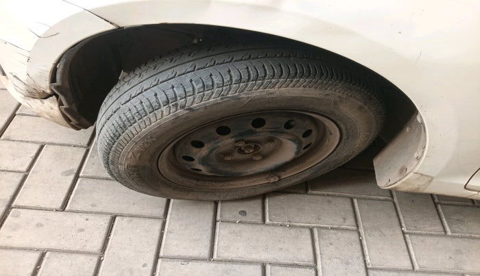 2015 Maruti Swift VXI, Petrol, Manual, 27,769 km, tyre