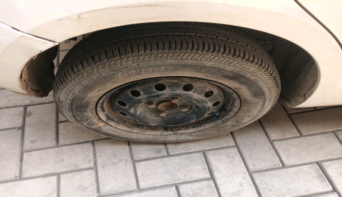 2015 Maruti Swift VXI, Petrol, Manual, 27,769 km, tyre