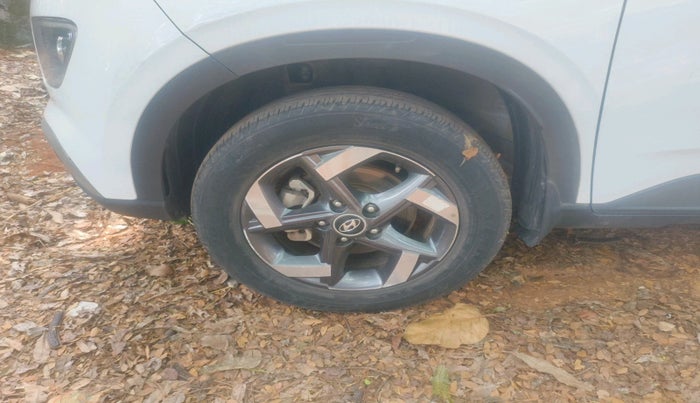 2021 Hyundai VENUE SX 1.0 TURBO IMT, Petrol, Manual, 33,001 km, tyre