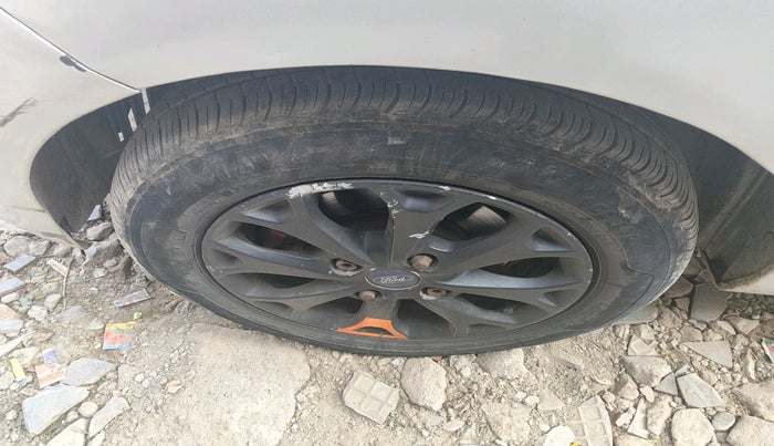 2013 Ford Figo TITANIUM 1.4 DIESEL, Diesel, Manual, 1,00,343 km, tyre