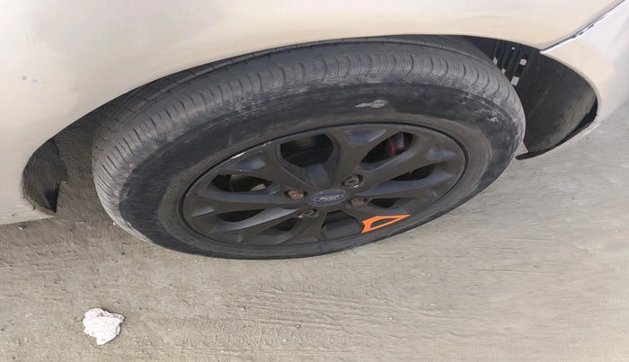 2013 Ford Figo TITANIUM 1.4 DIESEL, Diesel, Manual, 1,00,343 km, tyre