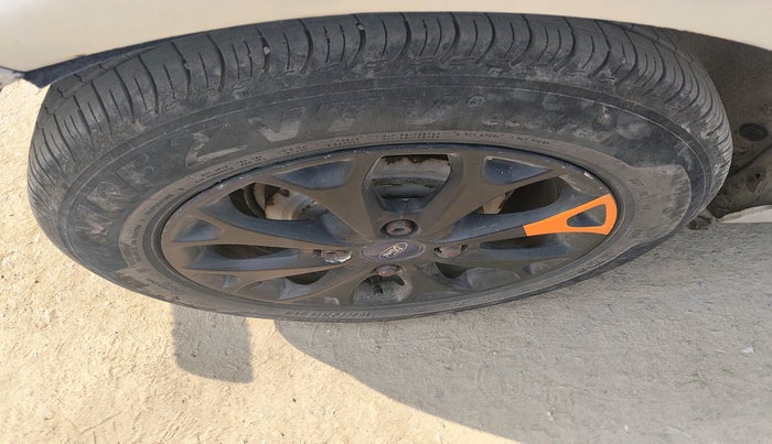 2013 Ford Figo TITANIUM 1.4 DIESEL, Diesel, Manual, 1,00,343 km, tyre