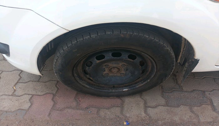 2011 Ford Figo TITANIUM 1.4 DIESEL, Diesel, Manual, 1,76,086 km, tyre