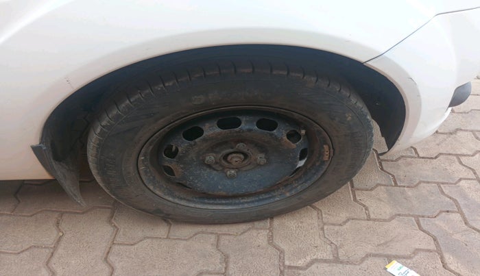 2011 Ford Figo TITANIUM 1.4 DIESEL, Diesel, Manual, 1,76,086 km, tyre