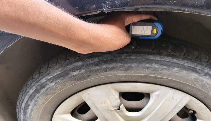 2013 Skoda Rapid AMBITION 1.6 TDI CR MT PLUS, Diesel, Manual, 1,60,000 km, tyre