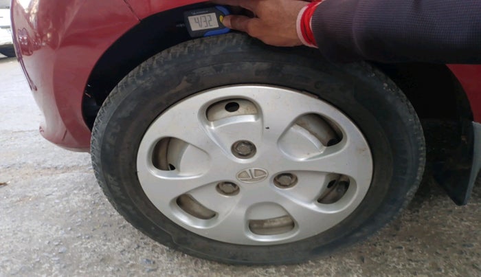 2015 Tata Nano TWIST XTA, Petrol, Automatic, 33,450 km, tyre