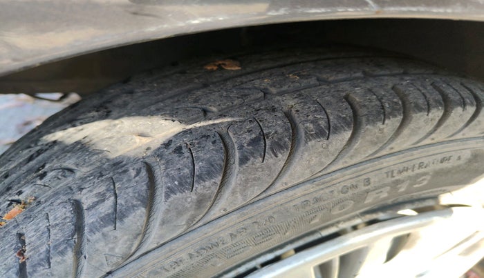 2017 Hyundai Eon ERA +, Petrol, Manual, 40,000 km, tyre