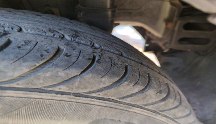 2017 Hyundai Eon ERA +, Petrol, Manual, 40,000 km, tyre