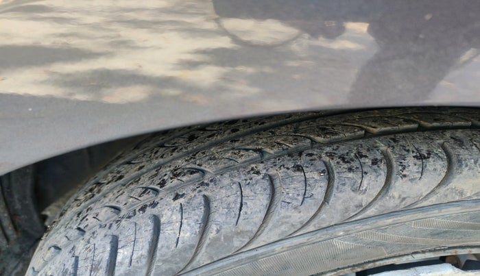 2017 Hyundai Eon ERA +, Petrol, Manual, 40,000 km, tyre