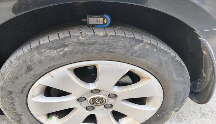 2012 Skoda Superb ELEGANCE 1.8 TSI AT, Petrol, Automatic, 1,00,066 km, tyre