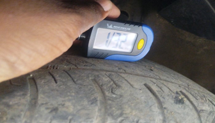 2022 Maruti XL6 ZETA MT, Petrol, Manual, 8,42,177 km, tyre