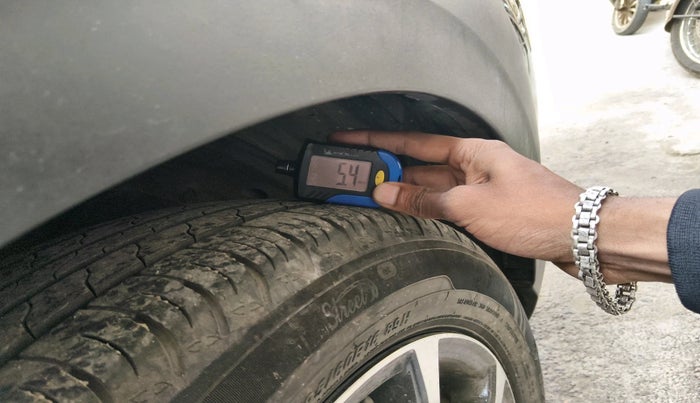 2023 Maruti XL6 ALPHA PLUS MT, Petrol, Manual, 17,176 km, tyre