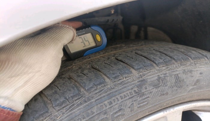 2011 Volkswagen Vento HIGHLINE 1.6 MPI, Petrol, Manual, 56,657 km, tyre