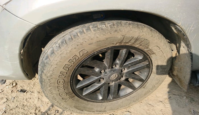 2015 Toyota Fortuner 3.0 4X2 AT, Diesel, Automatic, 1,24,828 km, tyre