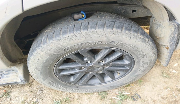 2015 Toyota Fortuner 3.0 4X2 AT, Diesel, Automatic, 1,24,828 km, tyre