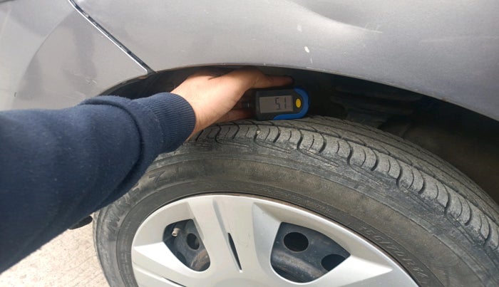 2011 Maruti Wagon R 1.0 VXI, CNG, Manual, 1,55,458 km, tyre