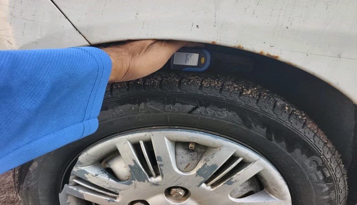 2013 Hyundai Santro Xing GL PLUS, CNG, Manual, 1,14,343 km, tyre