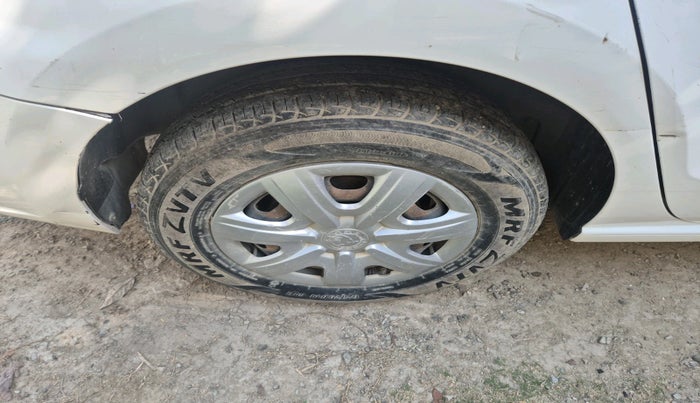 2013 Skoda Rapid AMBITION 1.6 MPI MT, Petrol, Manual, 95,763 km, tyre