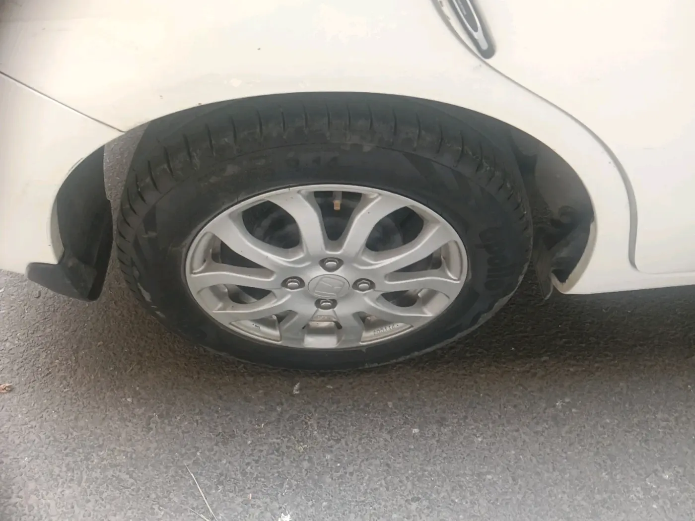 2013 Honda Amaze 1.2L I-VTEC VX, Petrol, Manual, 94,300 km, tyre