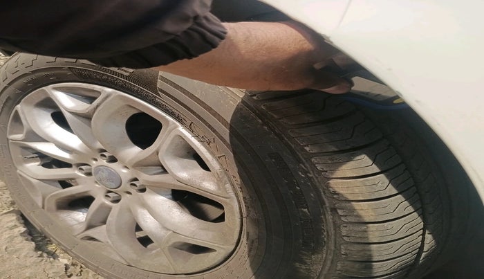 2015 Ford Ecosport TITANIUM 1.5L PETROL, CNG, Manual, 1,28,606 km, tyre