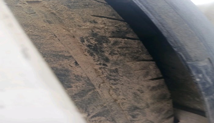 2015 Ford Ecosport TITANIUM 1.5L PETROL, CNG, Manual, 1,28,606 km, tyre