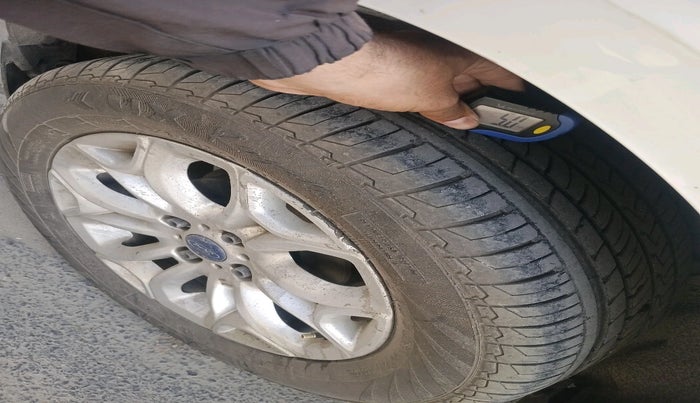 2015 Ford Ecosport TITANIUM 1.5L PETROL, CNG, Manual, 1,28,606 km, tyre