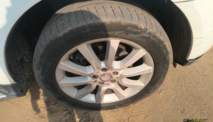 2011 Mercedes Benz Ml Class 350 CDI, Diesel, Automatic, 1,52,732 km, tyre