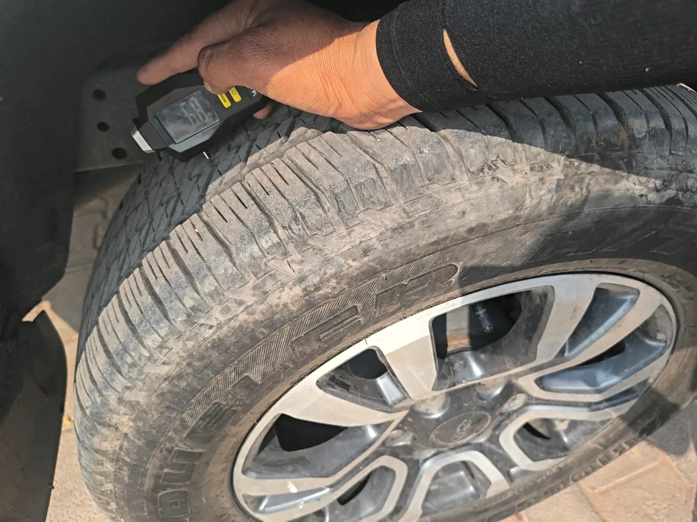 2019 Ford Endeavour TITANIUM PLUS 2.2 4X2 AT SUNROOF, Diesel, Automatic, 1,54,340 km, tyre