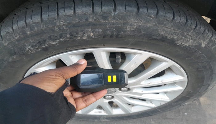 2022 Maruti Dzire ZXI CNG, CNG, Manual, 74,254 km, tyre