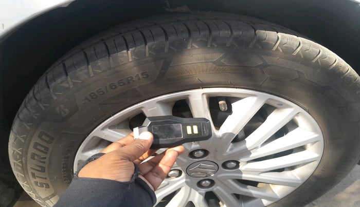 2022 Maruti Dzire ZXI CNG, CNG, Manual, 74,254 km, tyre