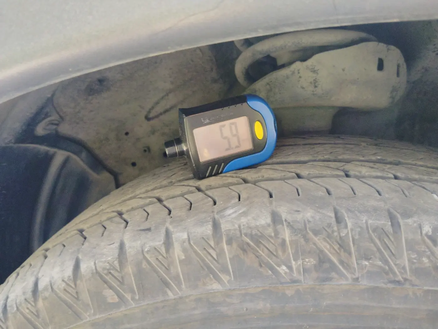2015 Honda CRV 2.4L 2WD AT, Petrol, Automatic, 2,30,620 km, tyre