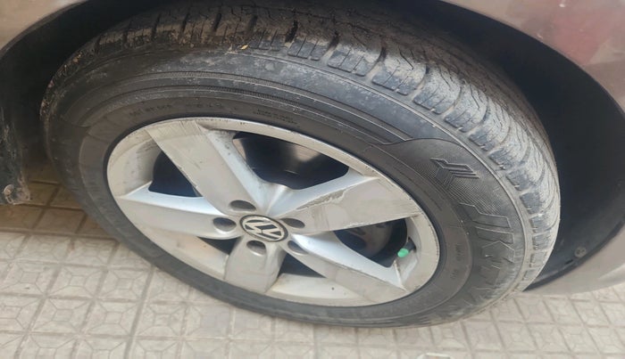 2013 Volkswagen Jetta COMFORTLINE TDI, Diesel, Manual, 1,39,157 km, tyre