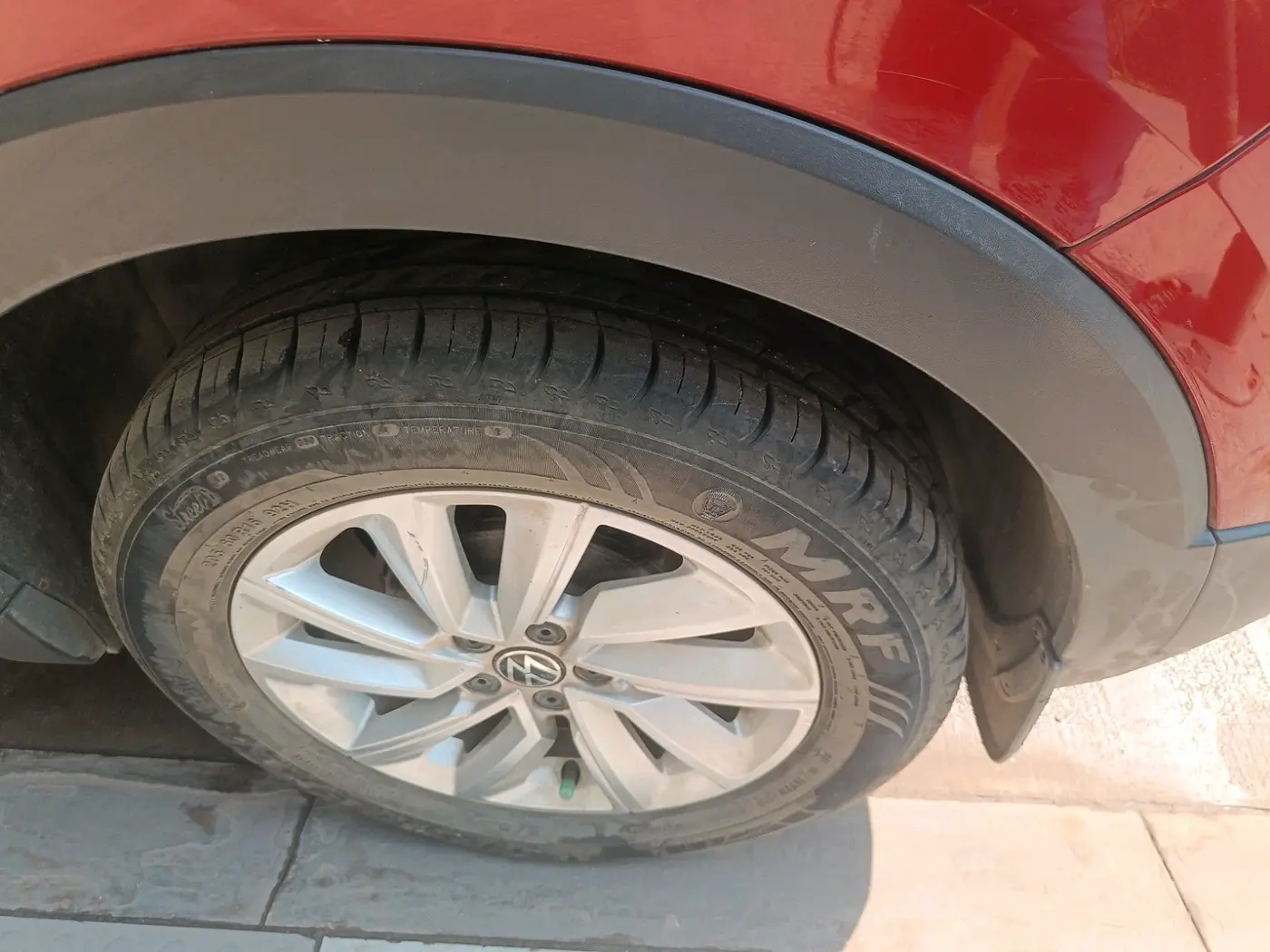 2023 Volkswagen TAIGUN HIGHLINE 1.0 TSI MT, Petrol, Manual, 21,096 km, tyre