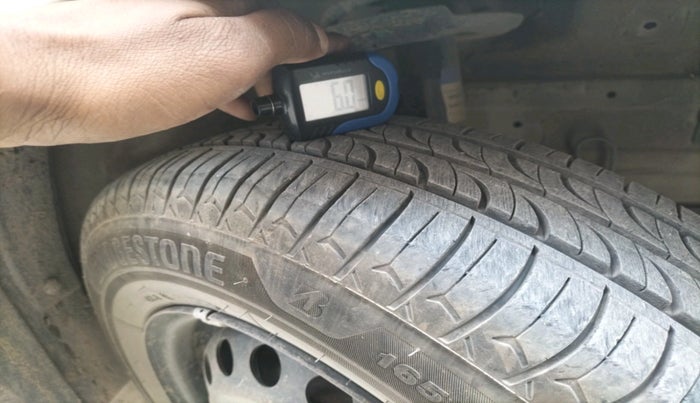 2016 Maruti Swift Dzire VXI, Petrol, Manual, 1,22,124 km, tyre