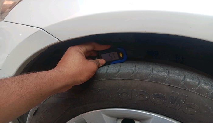 2015 Maruti Swift LXI, CNG, Manual, 1,36,770 km, tyre