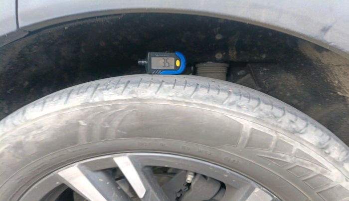 2023 Mahindra XUV700 MX D MT 5 STR, Diesel, Manual, 47,117 km, tyre