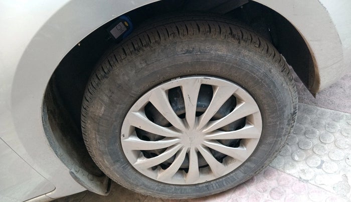 2018 Maruti Dzire VXI, Petrol, Manual, 11,433 km, tyre