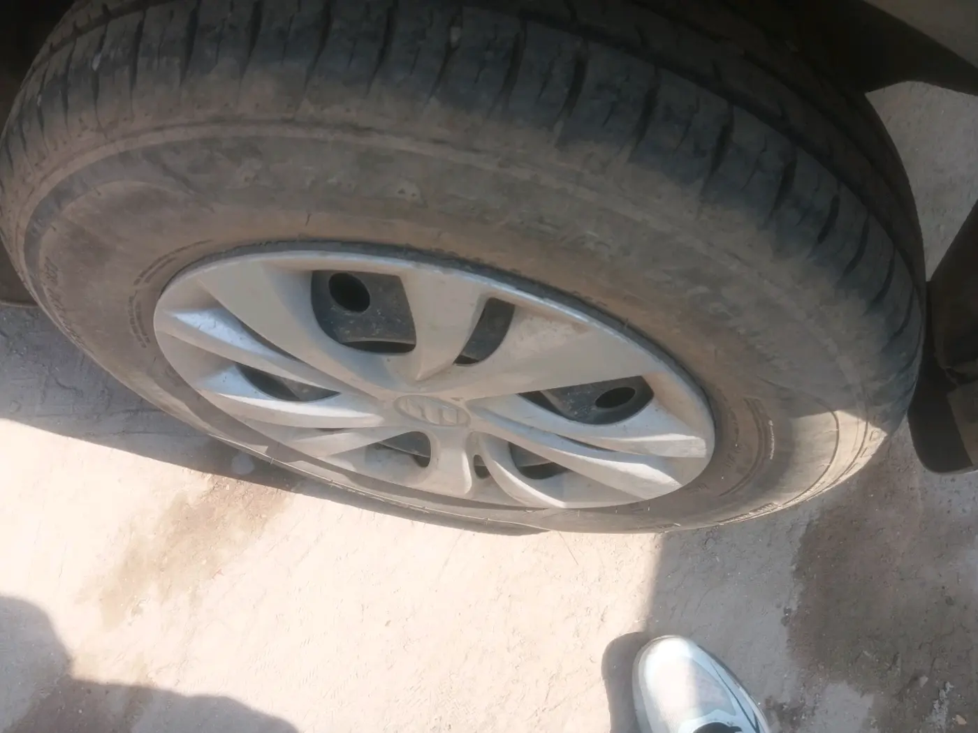 2023 Maruti Swift VXI, Petrol, Manual, 14,428 km, tyre