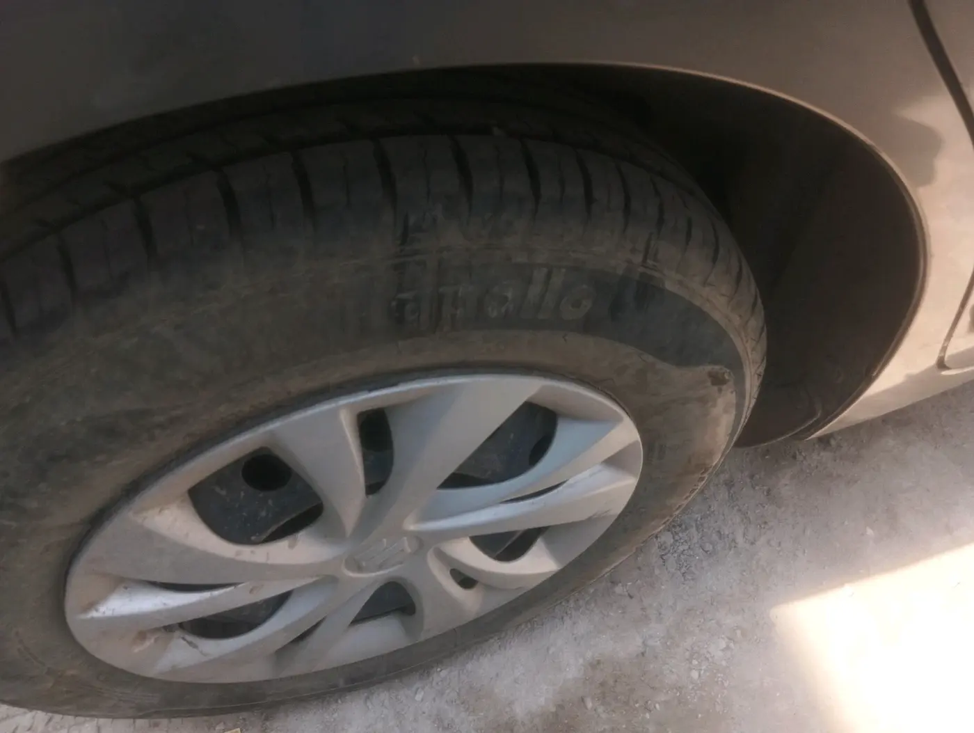2023 Maruti Swift VXI, Petrol, Manual, 14,428 km, tyre