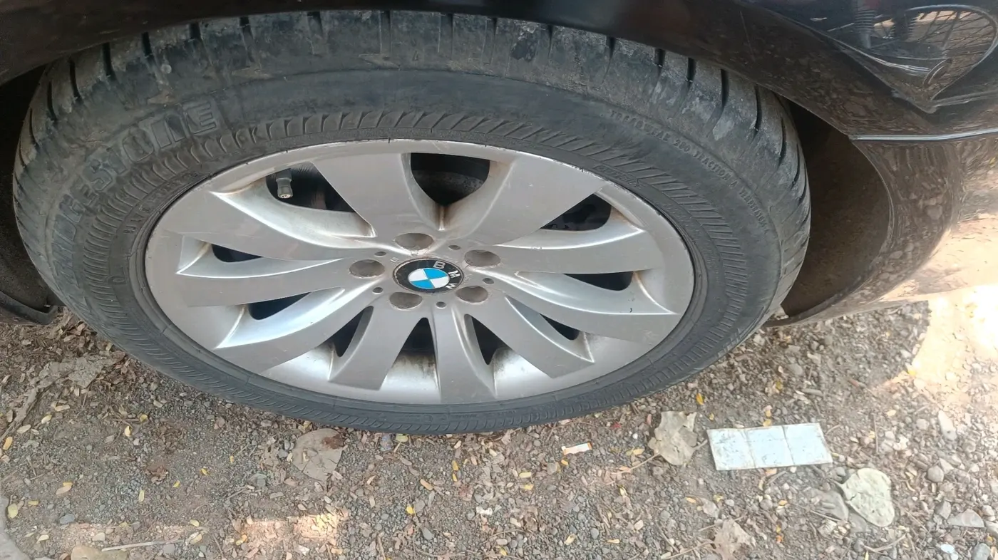 2009 BMW 7 Series 730Ld, Diesel, Automatic, 1,16,221 km, tyre