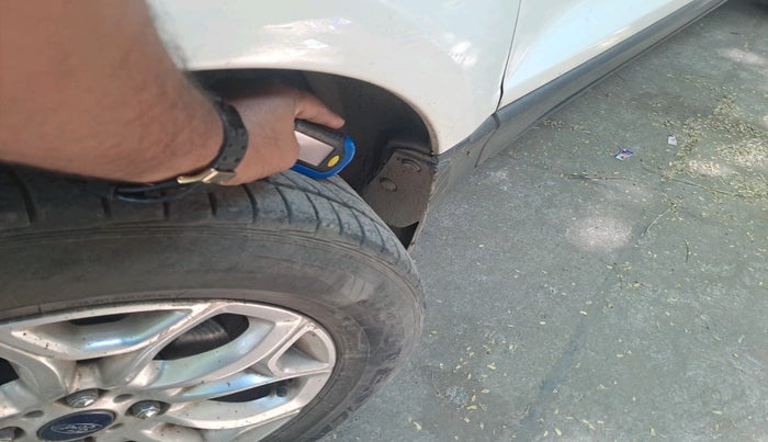 2015 Ford Ecosport TITANIUM 1.5L PETROL, CNG, Manual, 65,965 km, tyre